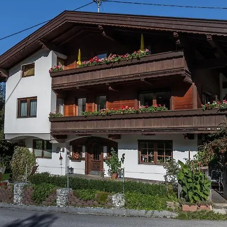 Alpbach Apartament *